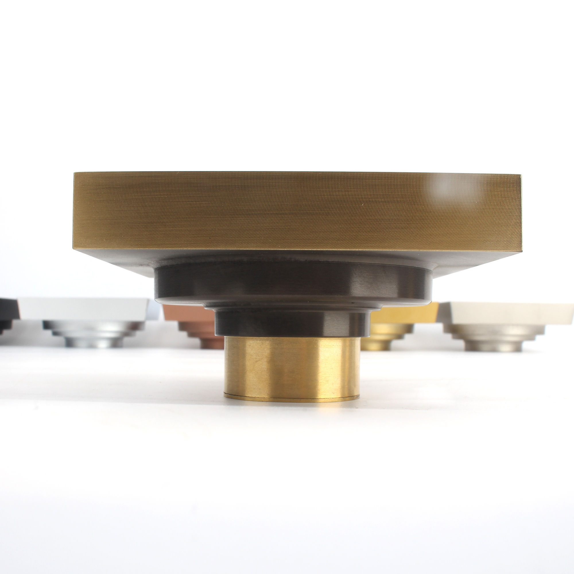 Son şirket vakaları hakkında Pirinç Tüm Beyaz Minimalizmle Buluştuğunda — Zamansız Altın ve Beyaz Hilesi